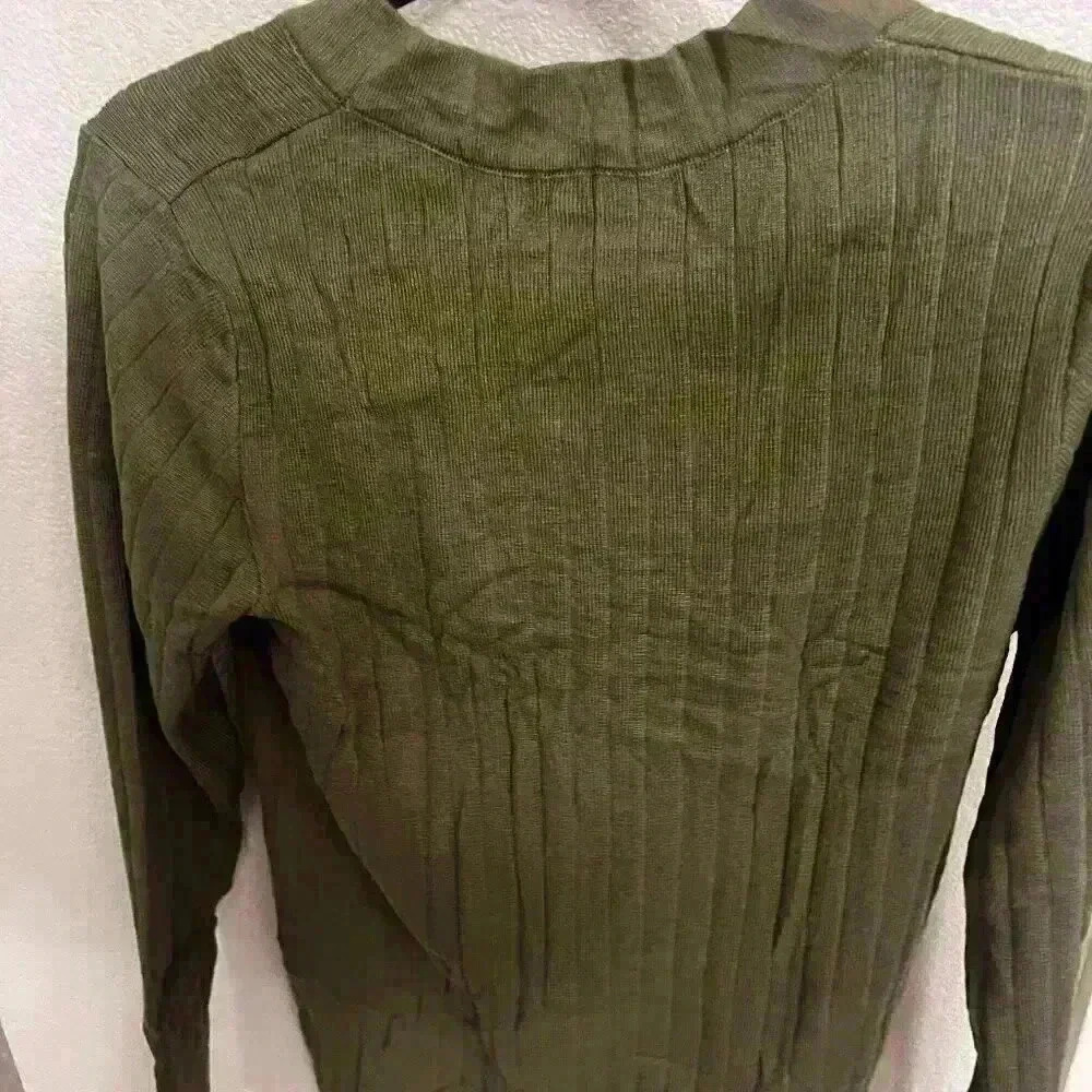 NWT-Women's Long Sleeve V Neck Ribbed Button Knit Sweater  - Olive Green - Picture 4 of 4